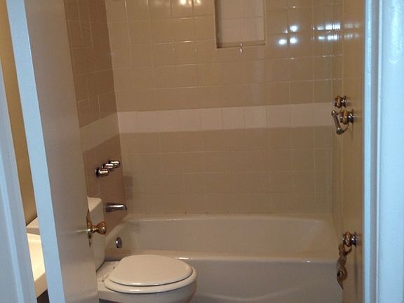 4th image of 10970 S Figueroa St APT 1