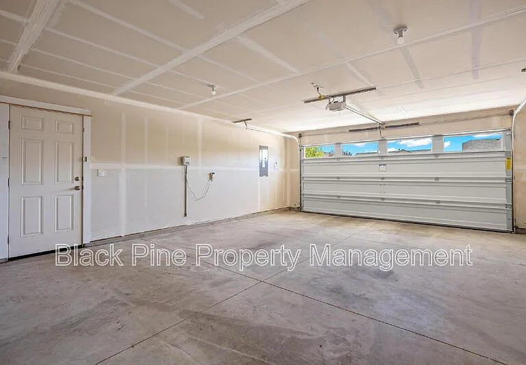 644 Stanley Lake St — Photo 30