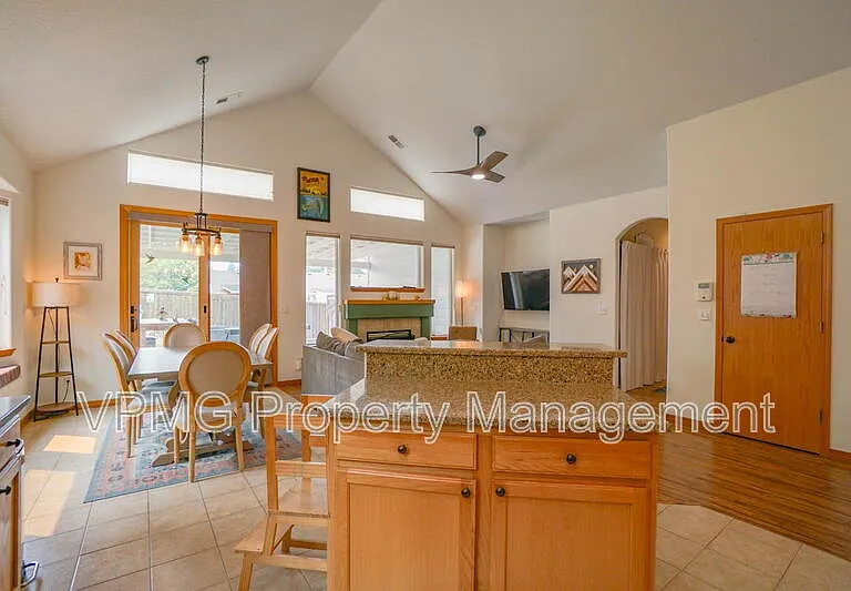 1204 NE 89th Ave — Photo 20