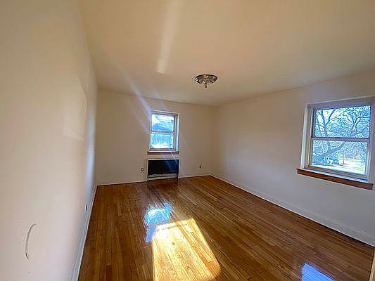 5th image of 10 Claire Ct #2B