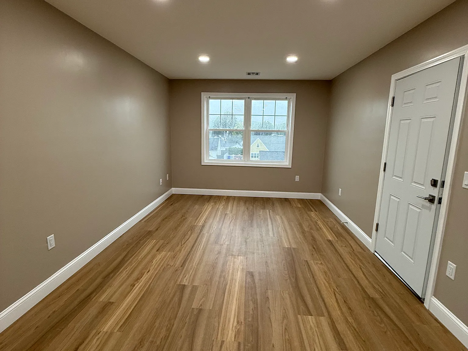 3 bed, 1.5 bath, 1400 sqft, $2,600 — Photo 1