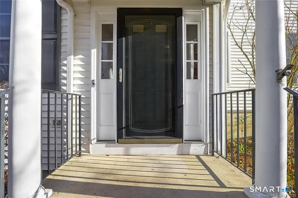 4 bed, 2.5 bath, 3270 sqft, $4,200 — Photo 2