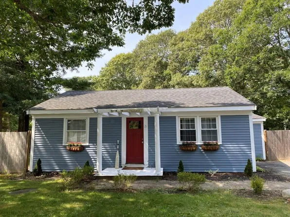21 Mashpee Neck Road, Mashpee, MA 02649