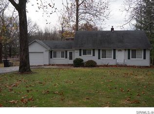 2207 Park Dr, Godfrey, IL 62035