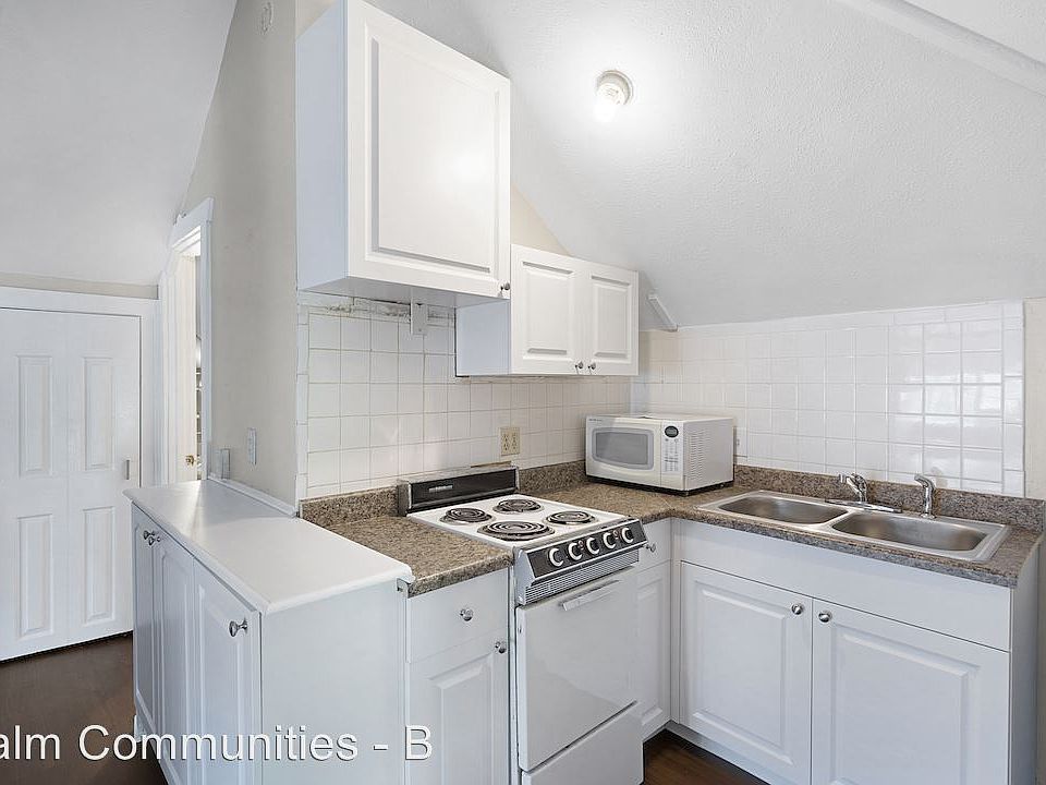 1st image of 656 Beach Dr NE APT 02