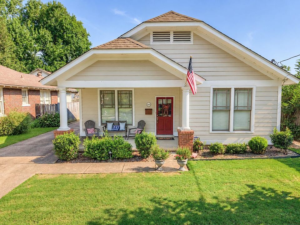 1st image of 2440 Parkway Pl