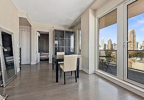 4th image of 10-50 Jackson Ave #9A