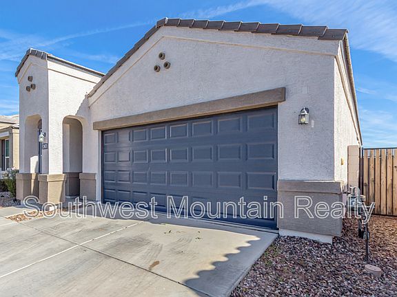 3rd image of 2471 N Wrigley Dr