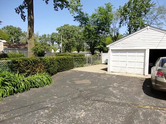 3rd image of 312 Parkview Dr