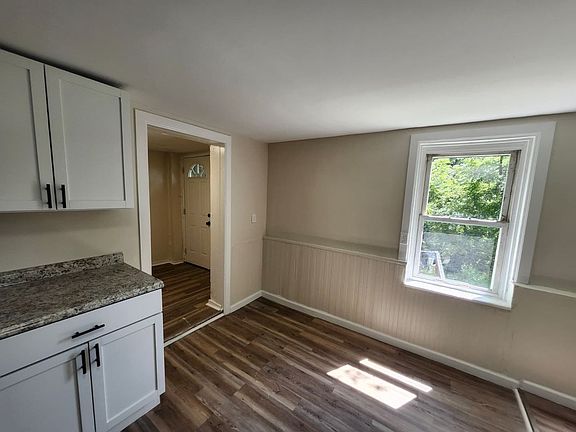 4th image of 819 Frank St
