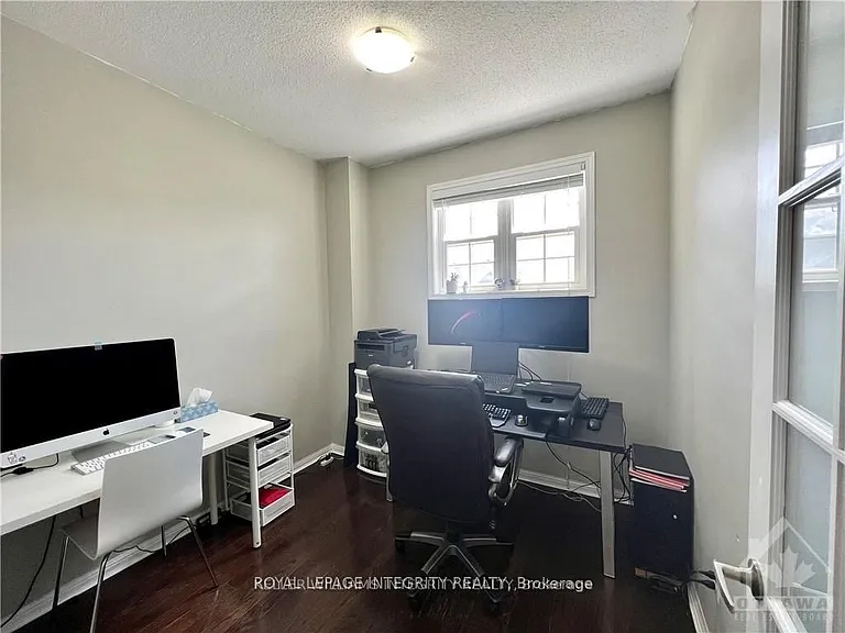 140 Battersea Cres — Photo 15