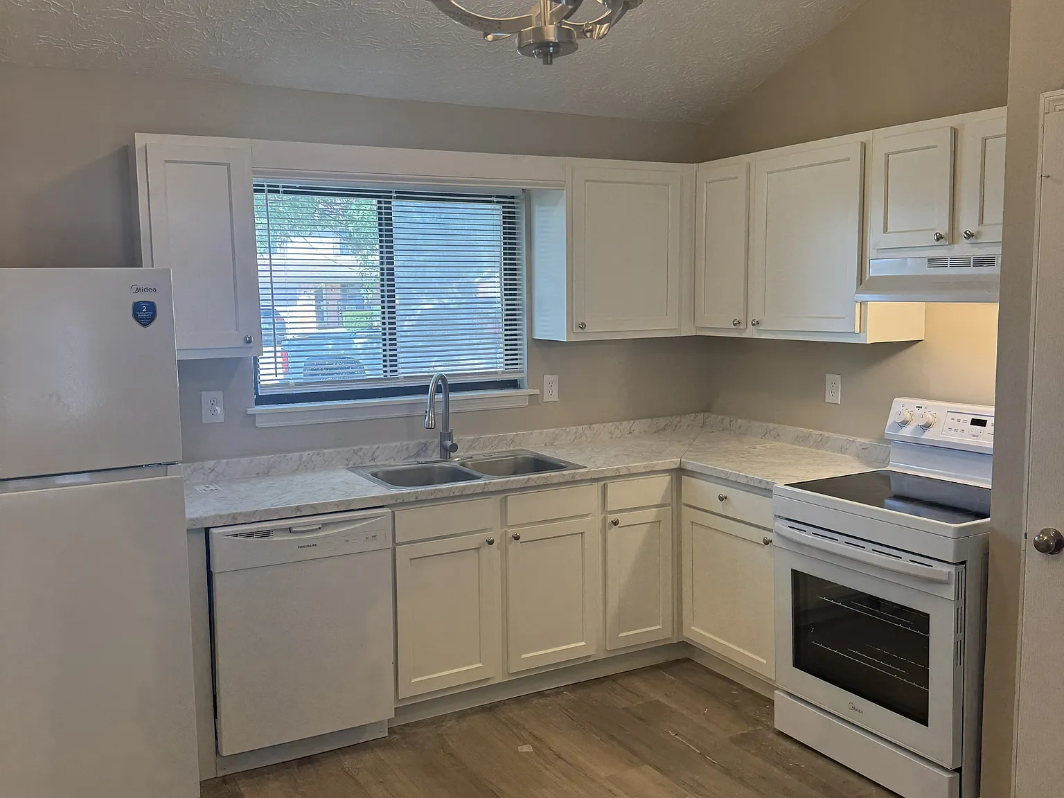 208 Madison Hills - 208 — Photo 4
