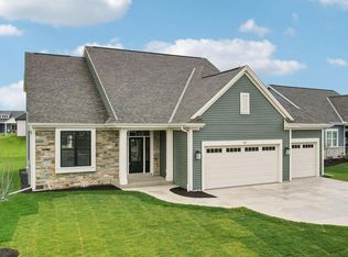 1611 Creekview Ln, Oconomowoc, WI 53066
