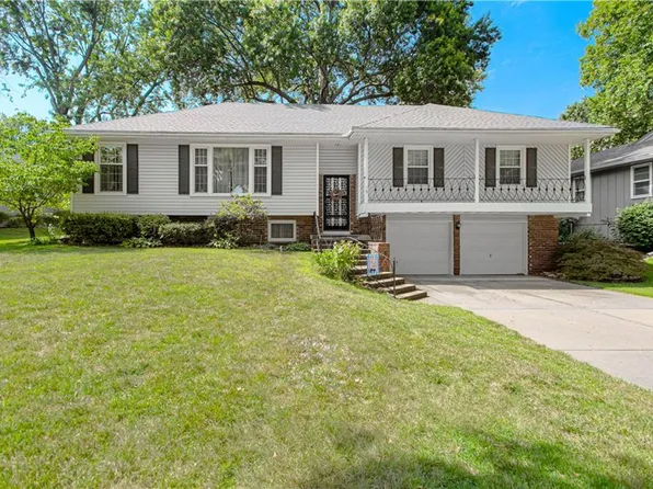 15 W Bridlespur Dr, Kansas City, MO 64114