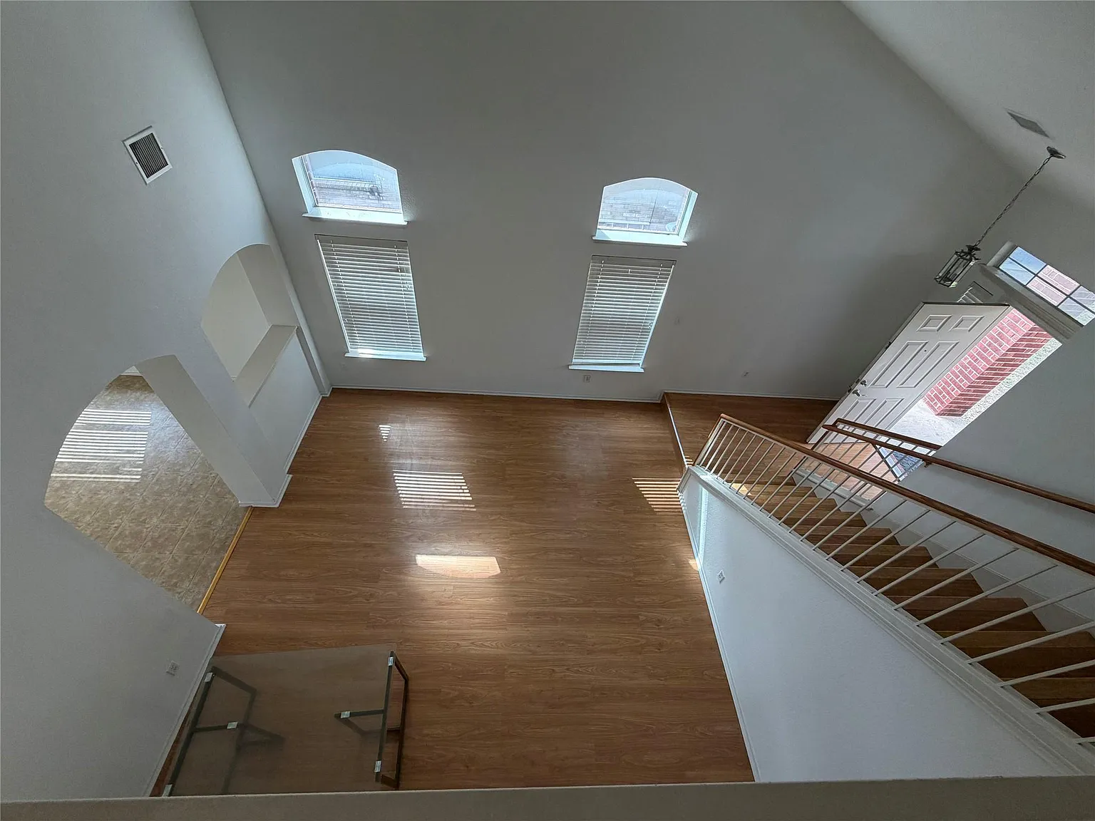 3 bed, 2.5 bath, 1909 sqft, $2,100 — Photo 4