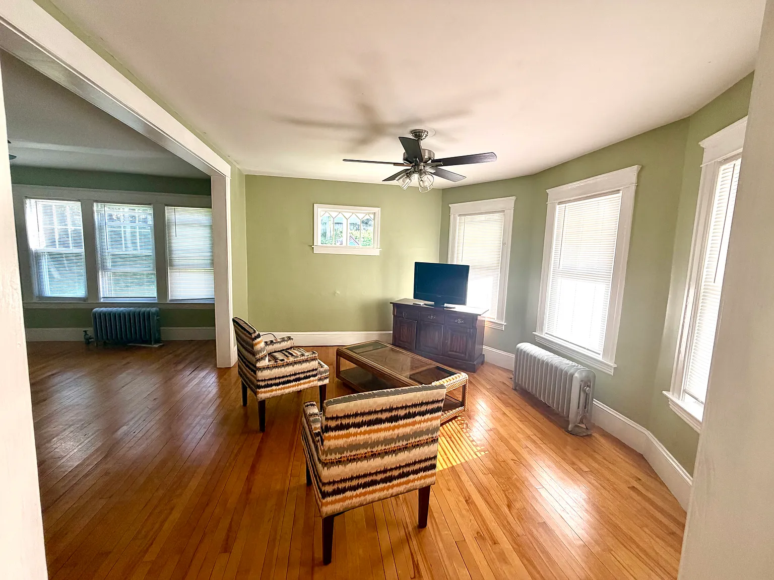 3 bed, 1.5 bath, 1391 sqft, $2,500 — Photo 4