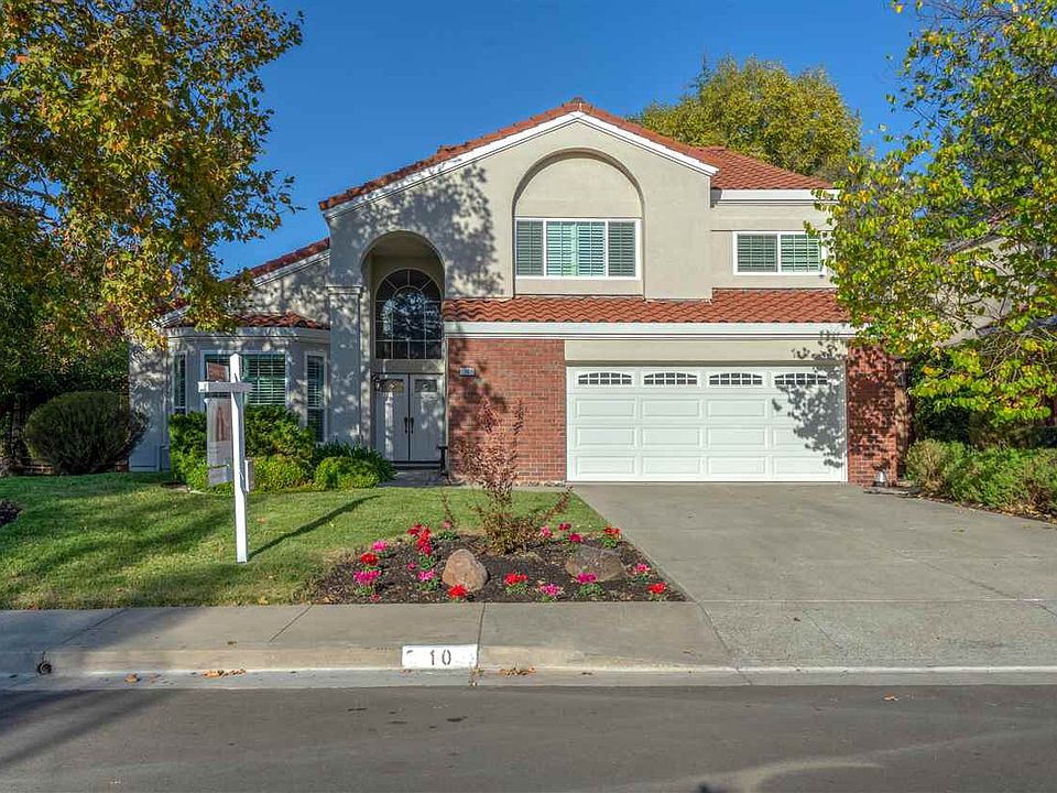 2nd image of 10 Carson Ct