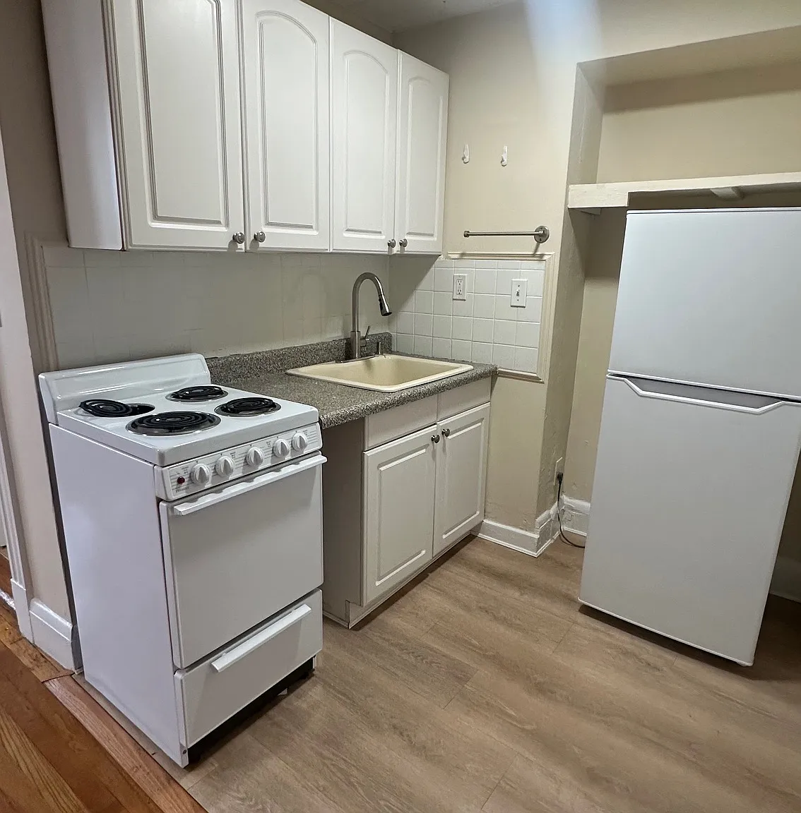 Studio, 1.0 bath, 350 sqft, $1,350 — Photo 3