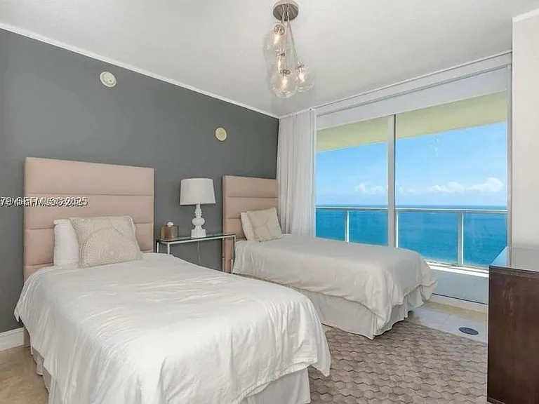 16699 Collins Ave #3902 — Photo 8