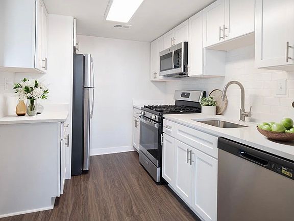 5th image of 6702 Belcrest Rd #723