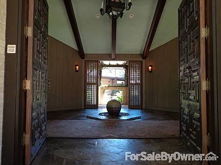 great room
						:
						Laundry room