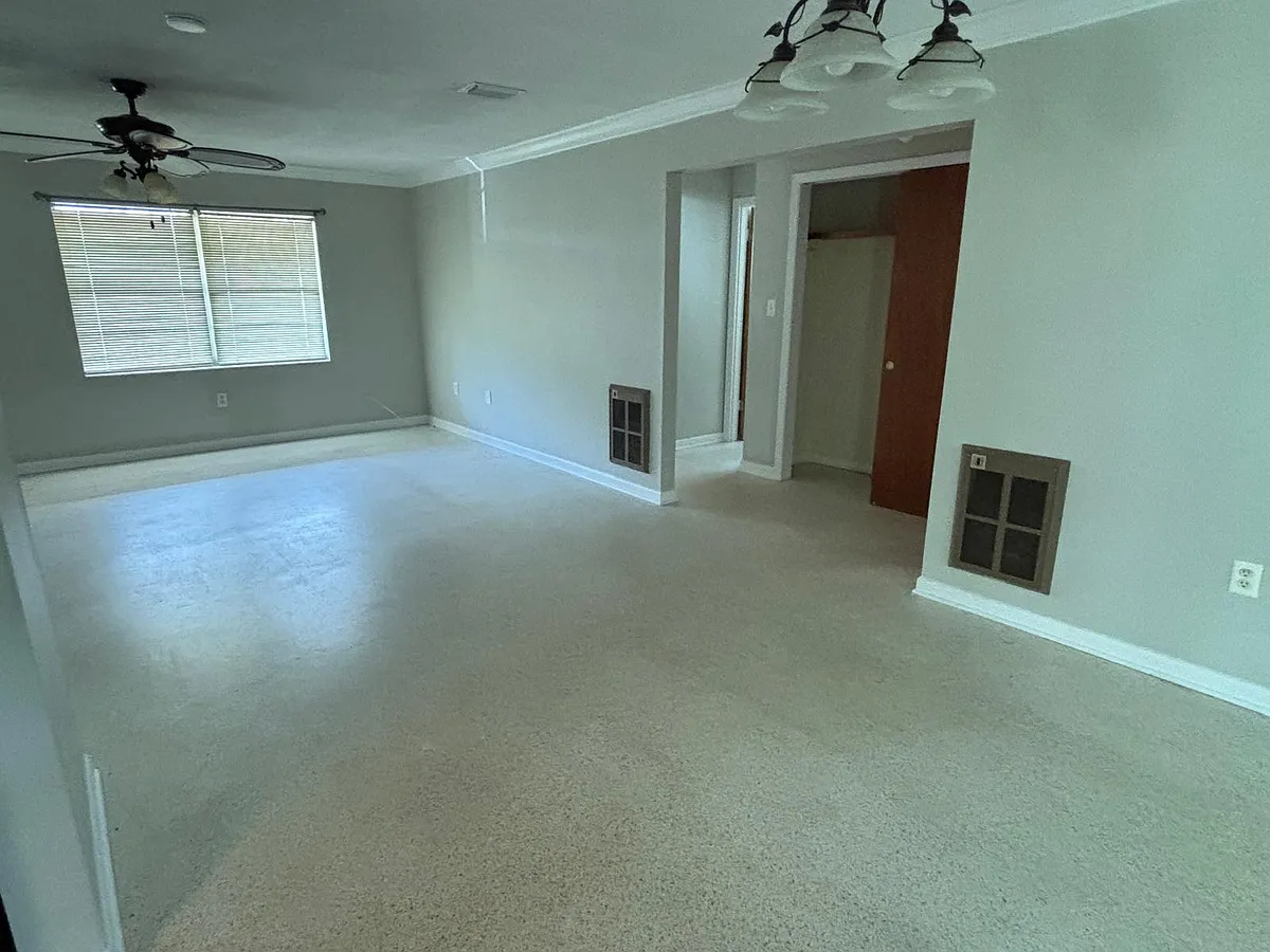 Building Photo - 275 Belle Ayre Dr