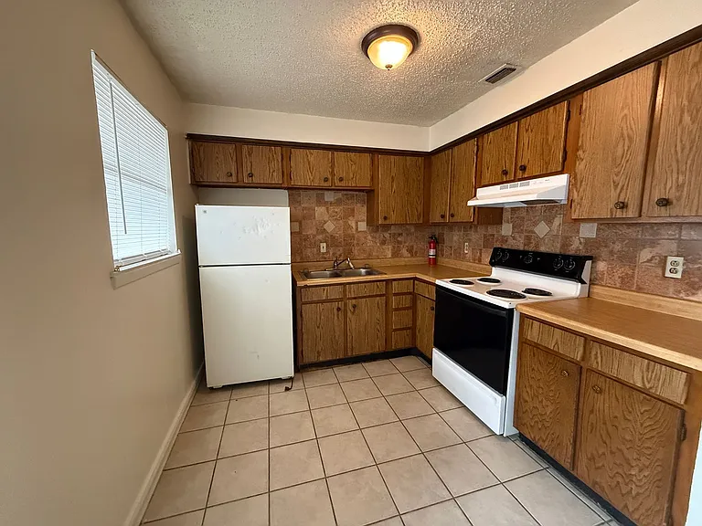 3109 Atkinson Ave — Photo 5