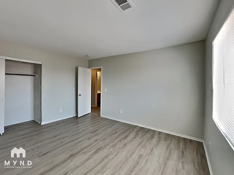 6271 Stone Hollow Ave — Photo 26