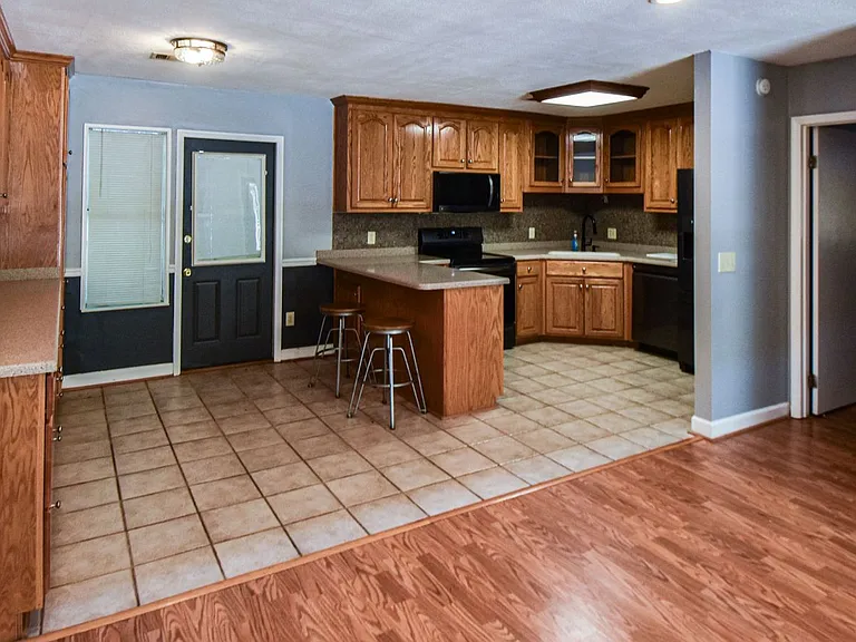555 Shady Acres Dr — Photo 22