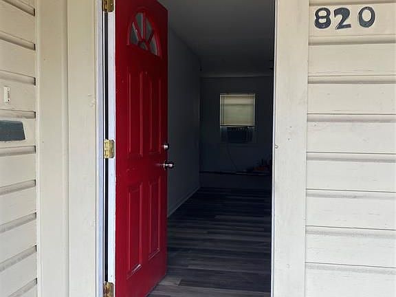 3rd image of 820 16th St
