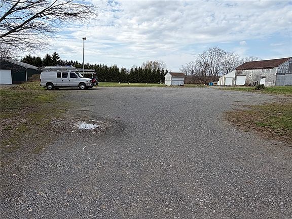5th image of 5371 Lake Rd