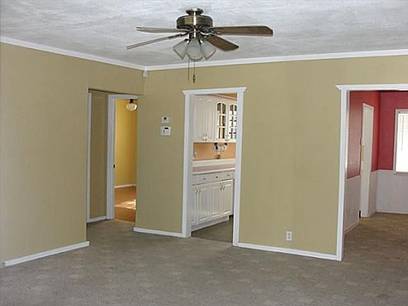 5th image of 225 Shugar Cir