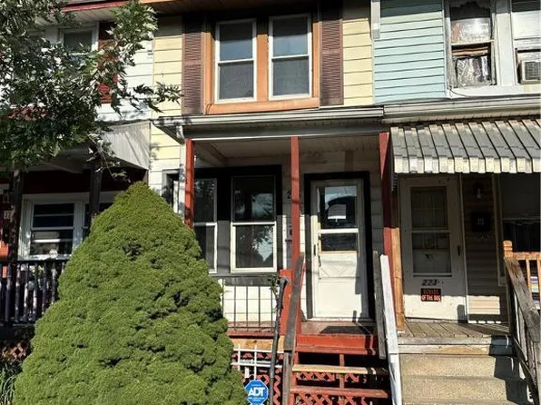 225 Clearfield St, Freemansburg, PA 18017