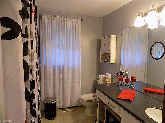 4th image of 3944 Ivanhoe Dr