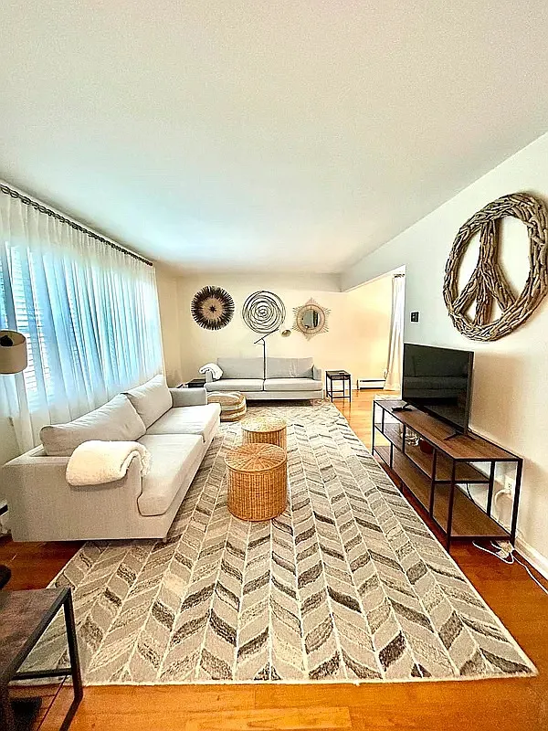 3 bed, 1.5 bath, $3,600 — Photo 2