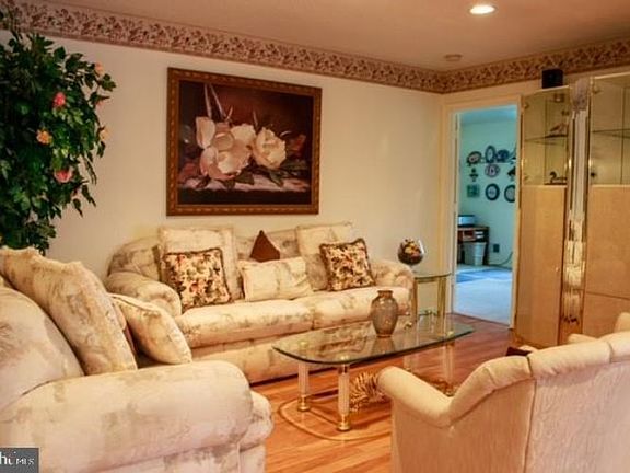 4th image of 292 Waxwing Dr