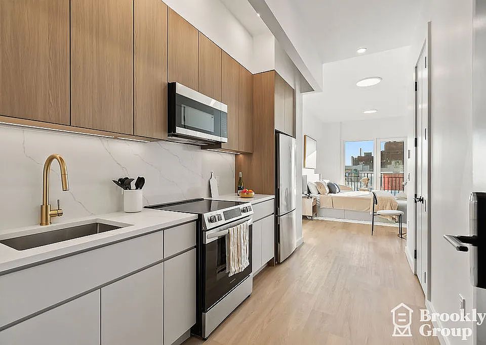 1st image of 556 Baltic St #906