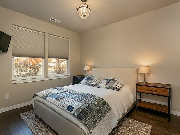 5th image of 2201 Leonard Dr