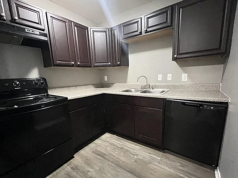 Twin Gables Apartments — Photo 54