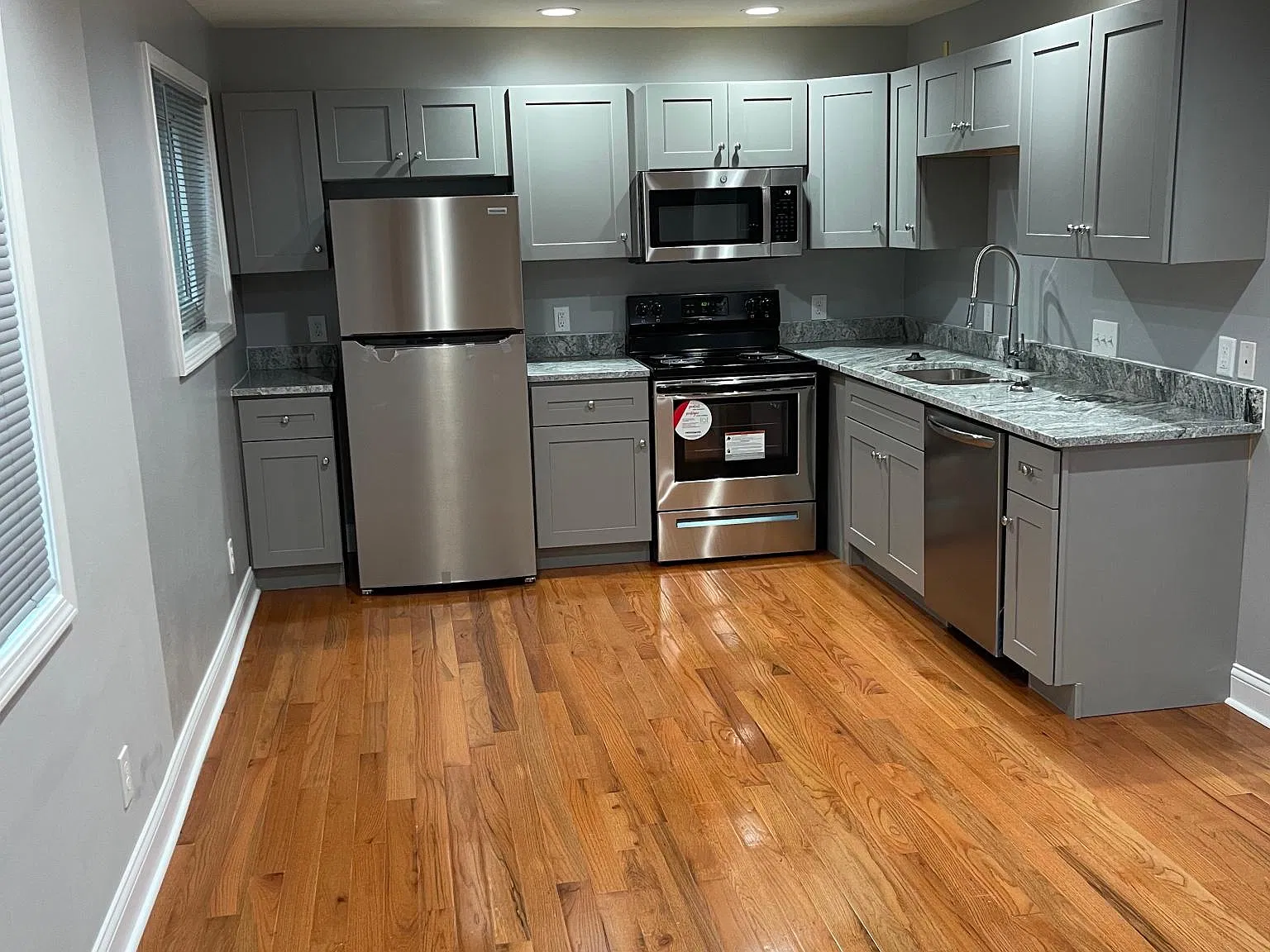 325 Forest Ave — Photo 3