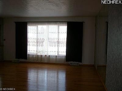 3rd image of 25730 Cambridge Dr