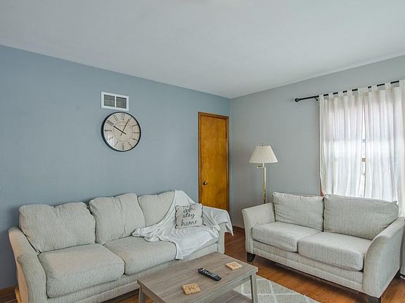 3rd image of 382 Jade Ave