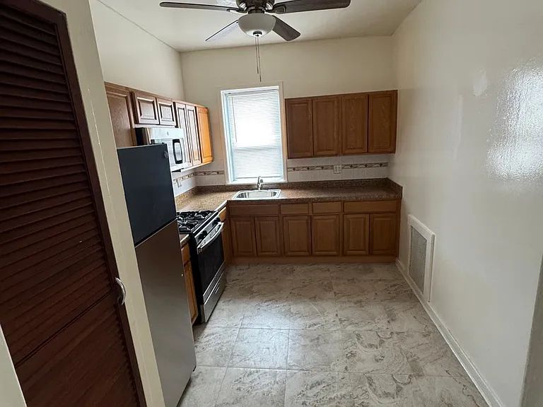 682 Morris Park Ave #1 — Photo 2