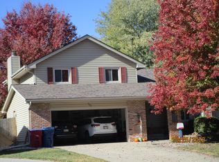 702 S Taylor Cir, Papillion, NE 68046