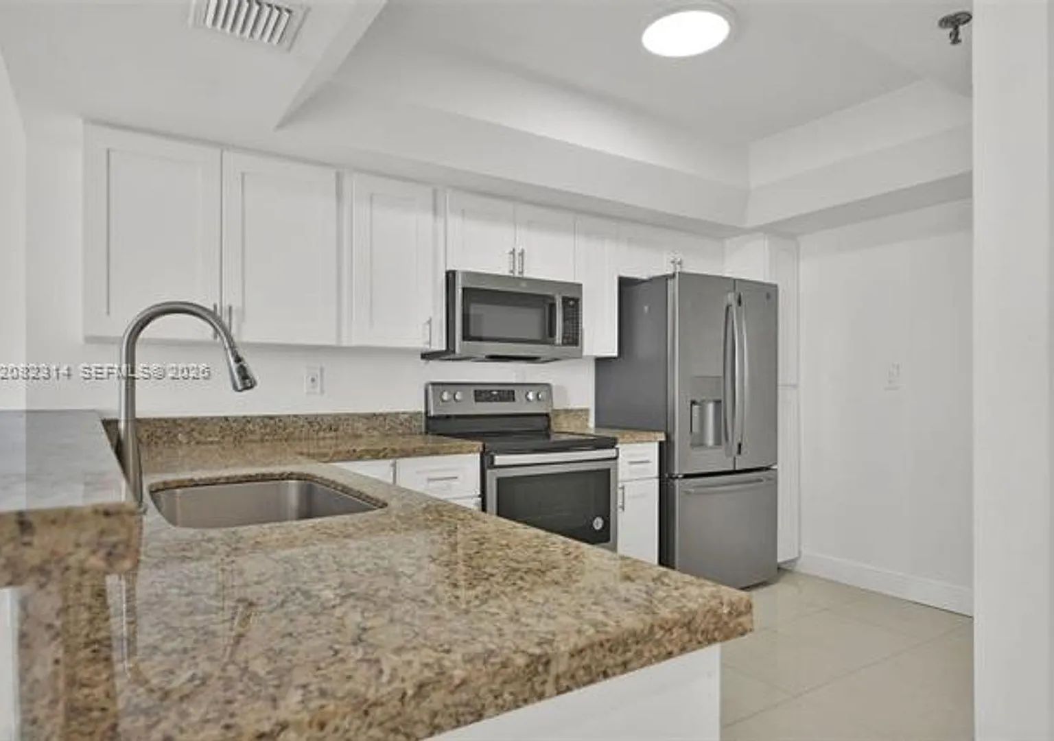520 Brickell Key Dr cu-A1007, Miami, FL 33131 — Photo 2