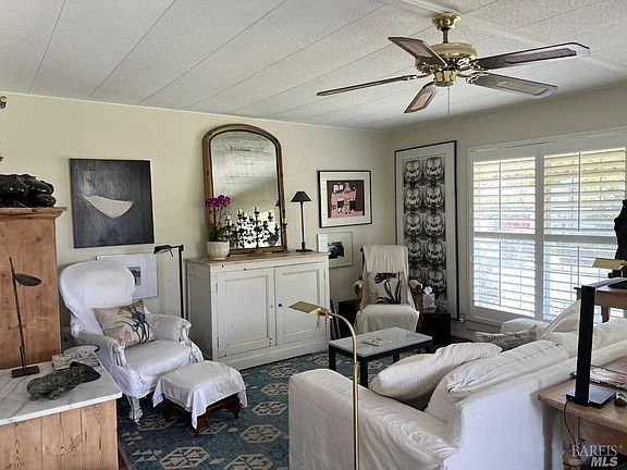 5th image of 552 Elmwood Drive