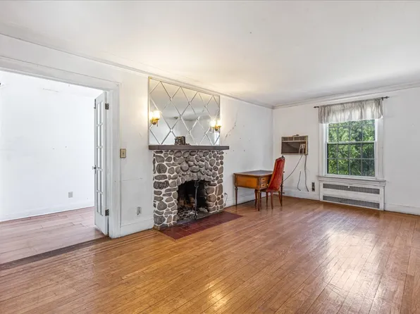 180-19 Grand Central Parkway image 2 of 24