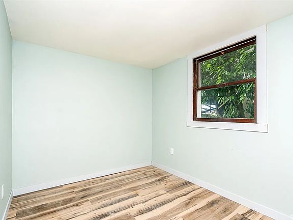 3rd image of 219 NE Washington Ave #3