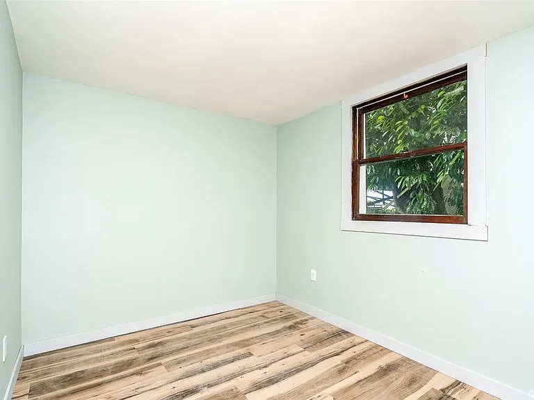 219 NE Washington Ave #3 — Photo 3