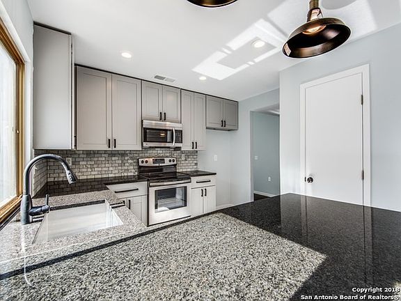 4th image of 4023 Oakhaven St